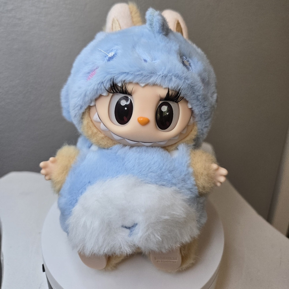 Clothing For Labubu Adorable Shark Outfit in Blue and White.